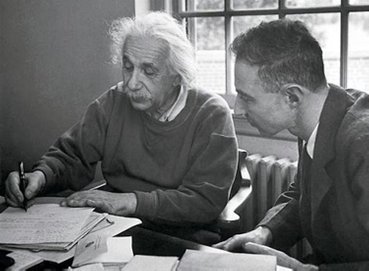 Albert Einstein och Robert Oppenheimer
